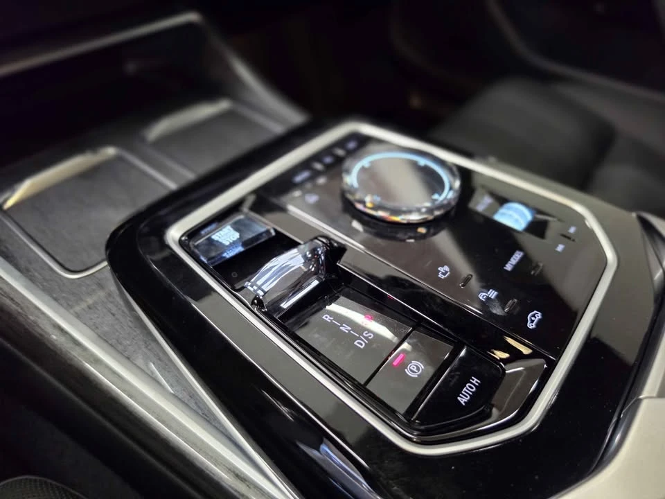 2024 BMW G70 7 Series - Image 9 of 17