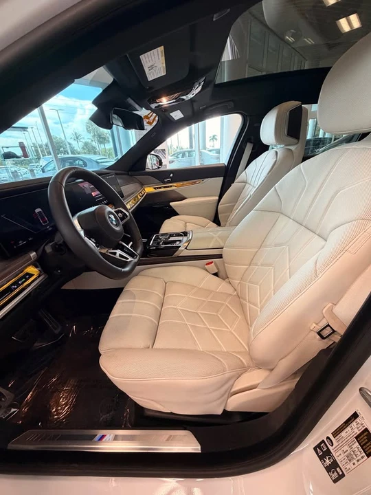 2024 BMW G70 7 Series - Image 11 of 20