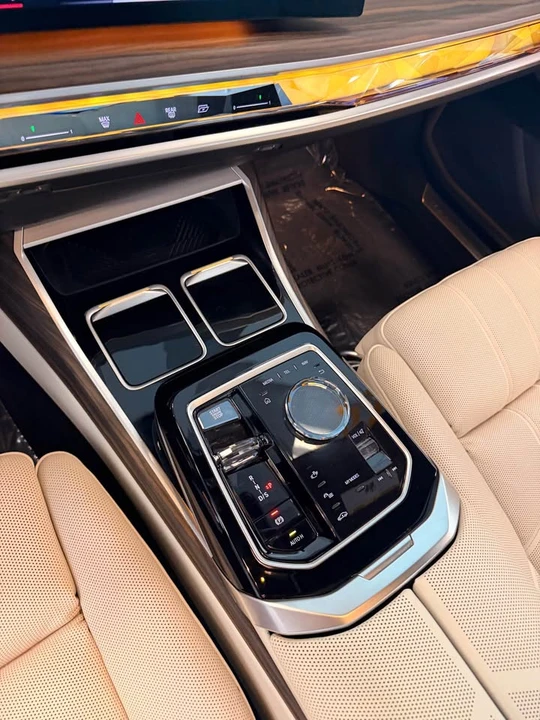 2024 BMW G70 7 Series - Image 10 of 20