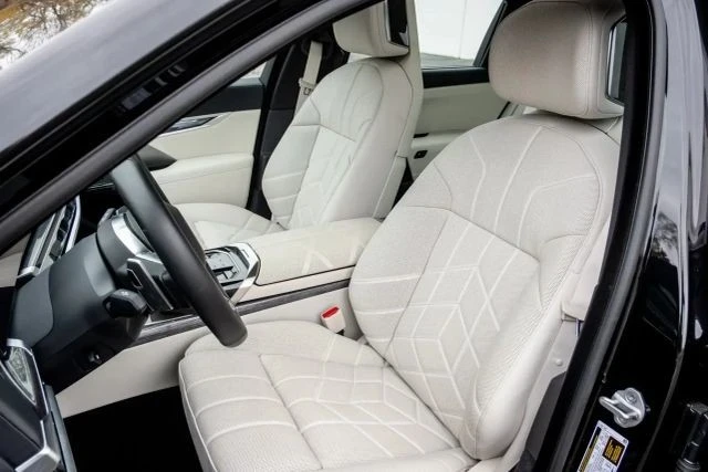 2024 BMW G70 7 Series - Image 13 of 21