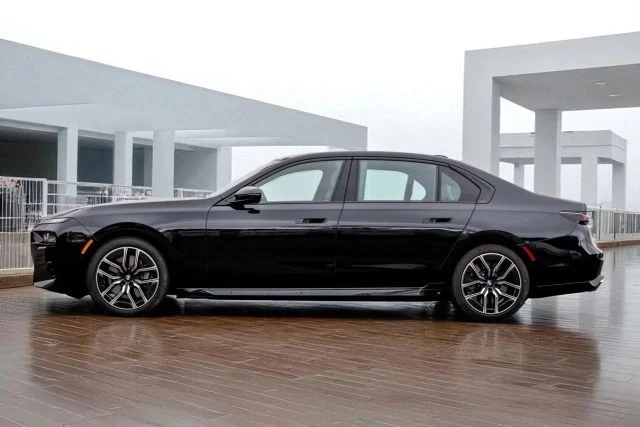 2024 BMW G70 7 Series - Image 3 of 21