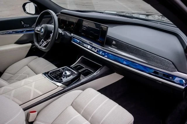 2024 BMW G70 7 Series - Image 14 of 21