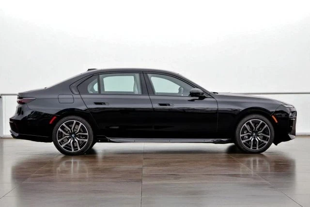 2024 BMW G70 7 Series - Image 6 of 21