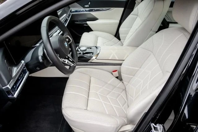 2024 BMW G70 7 Series - Image 12 of 21