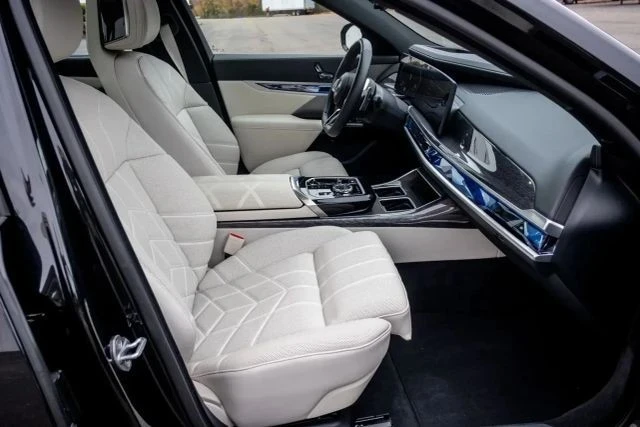 2024 BMW G70 7 Series - Image 16 of 21