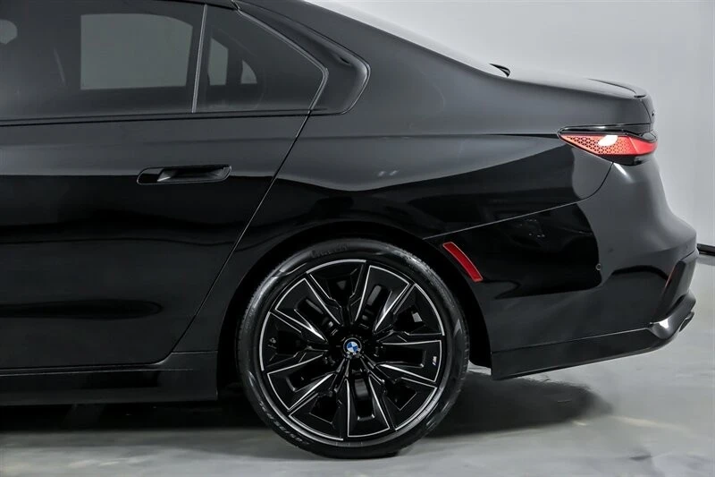 2024 BMW G70 7 Series - Image 9 of 21