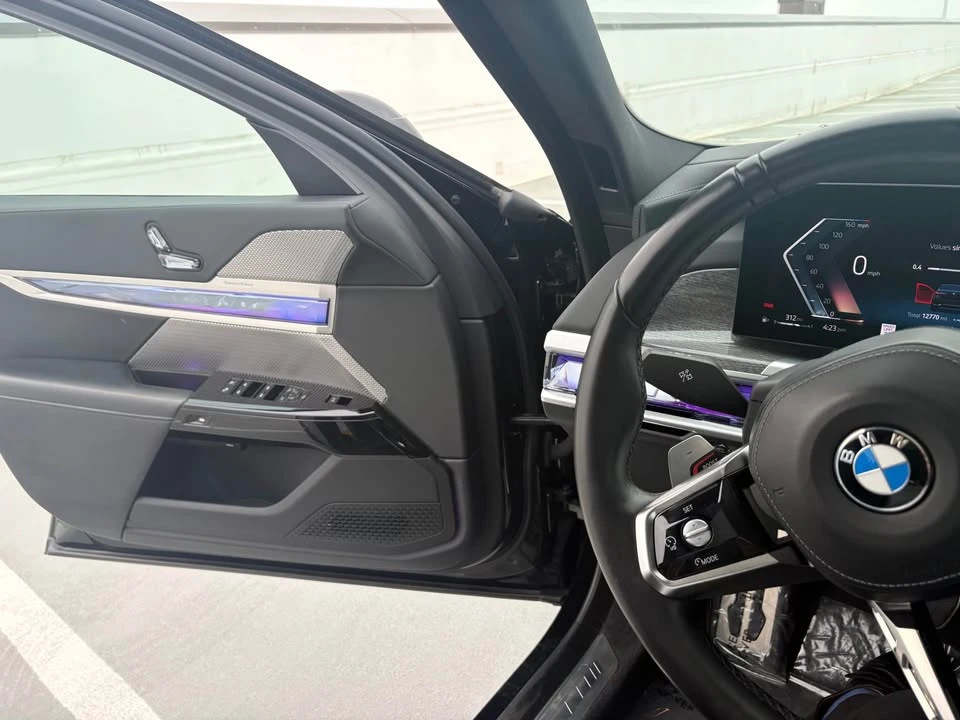2024 BMW G70 7 Series - Image 10 of 11