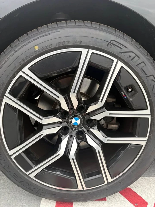 2024 BMW G70 7 Series - Image 4 of 11