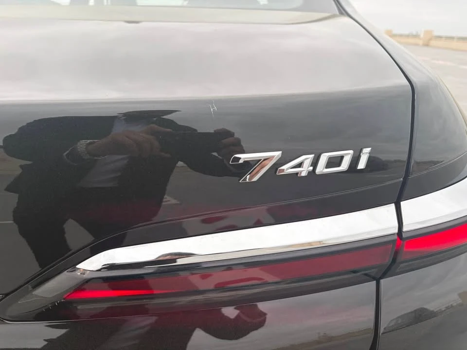 2024 BMW G70 7 Series - Image 2 of 10