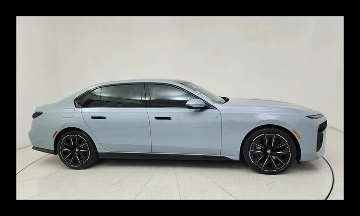 2024 BMW G70 7 Series - Image 2 of 12