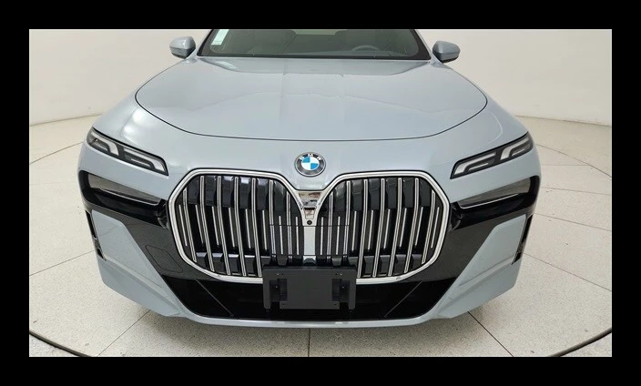 2024 BMW G70 7 Series - Image 8 of 12