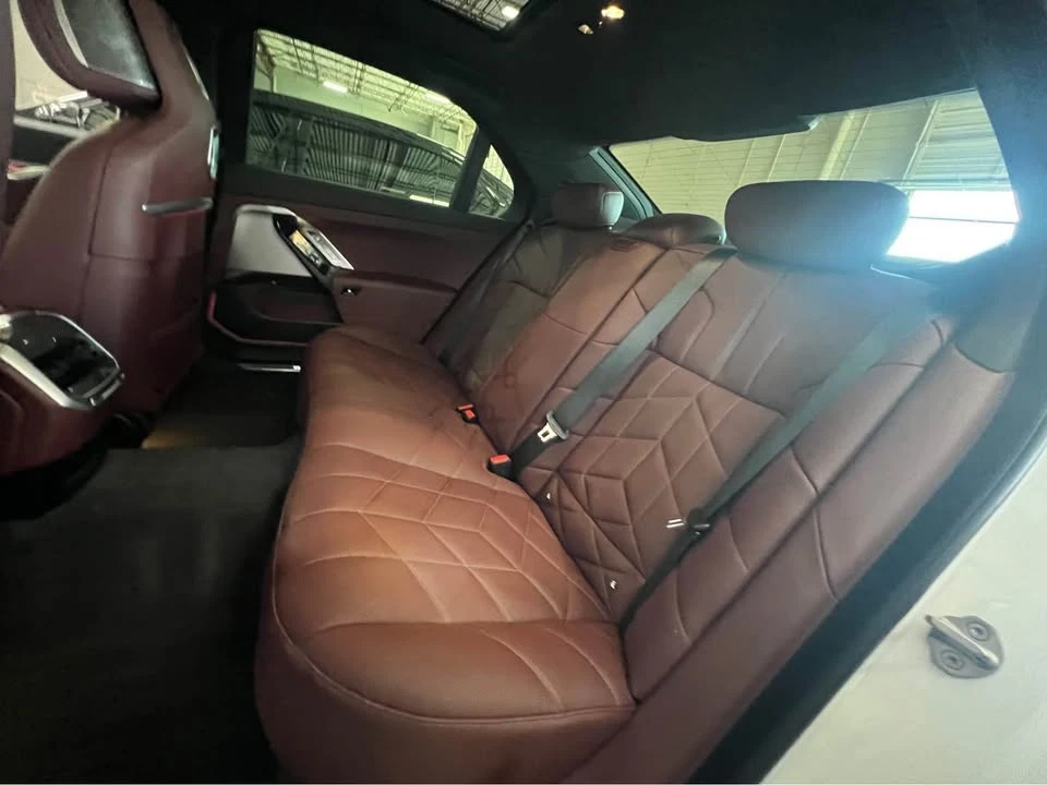 2024 BMW G70 7 Series - Image 12 of 17
