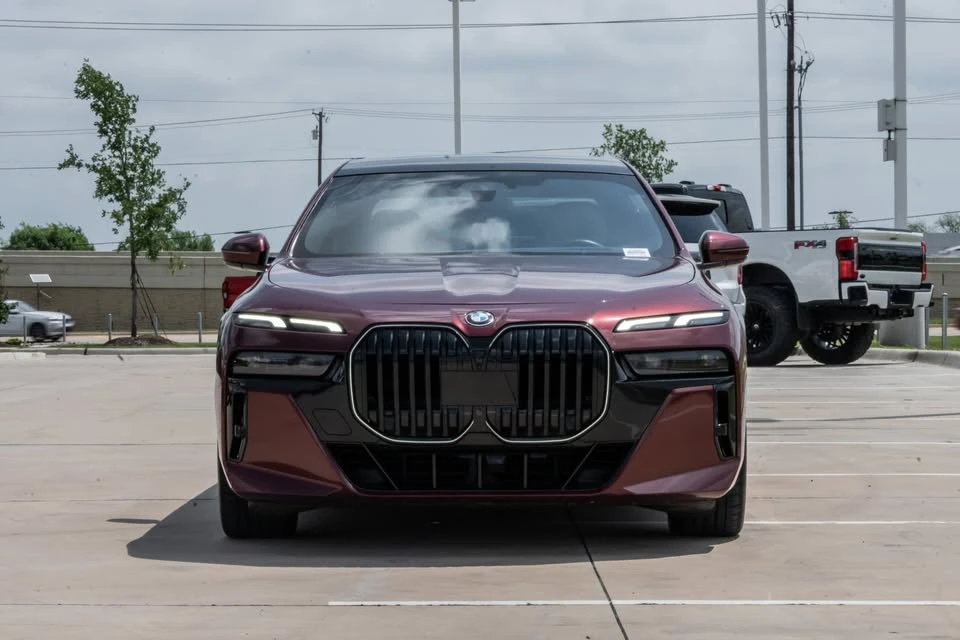 2024 BMW G70 7 Series - Image 2 of 20