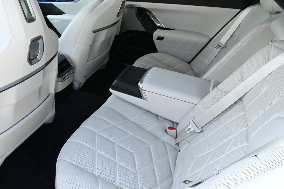 2024 BMW G70 7 Series - Image 10 of 20