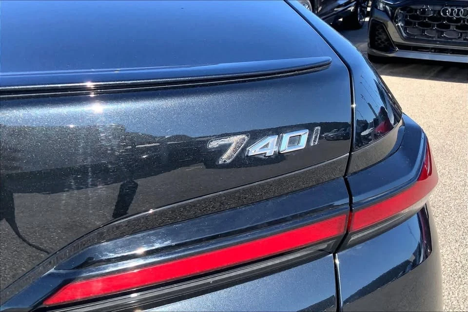 2024 BMW G70 7 Series - Image 10 of 20