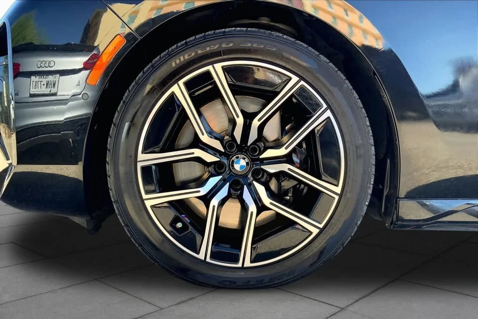 2024 BMW G70 7 Series - Image 11 of 20