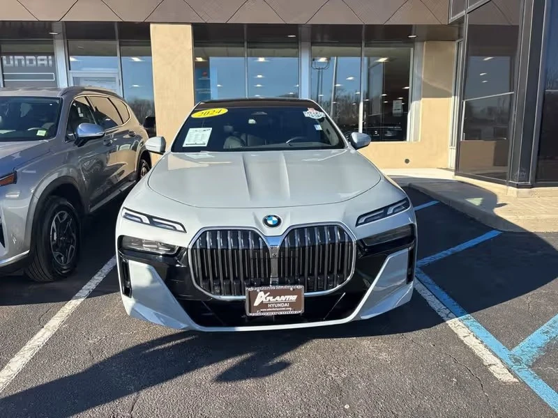 2024 BMW G70 7 Series - Image 3 of 6