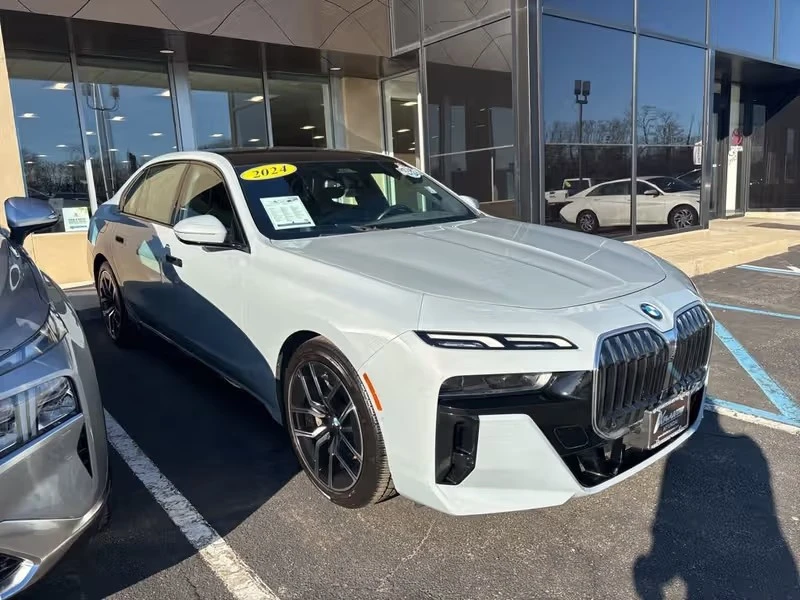 2024 BMW G70 7 Series - Image 2 of 6
