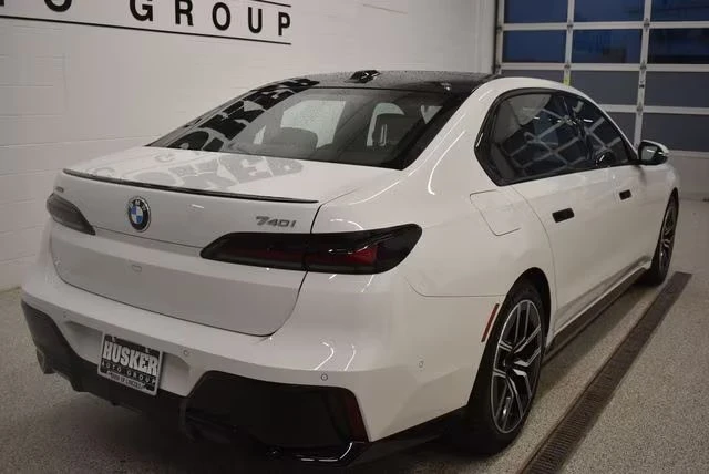 2024 BMW G70 7 Series - Image 3 of 11
