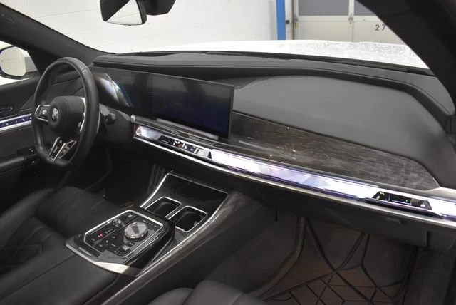 2024 BMW G70 7 Series - Image 10 of 11