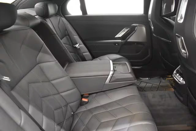 2024 BMW G70 7 Series - Image 11 of 11