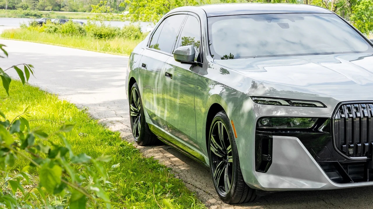 2024 BMW G70 7 Series - Image 18 of 31