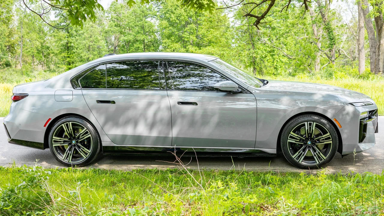 2024 BMW G70 7 Series - Image 4 of 31