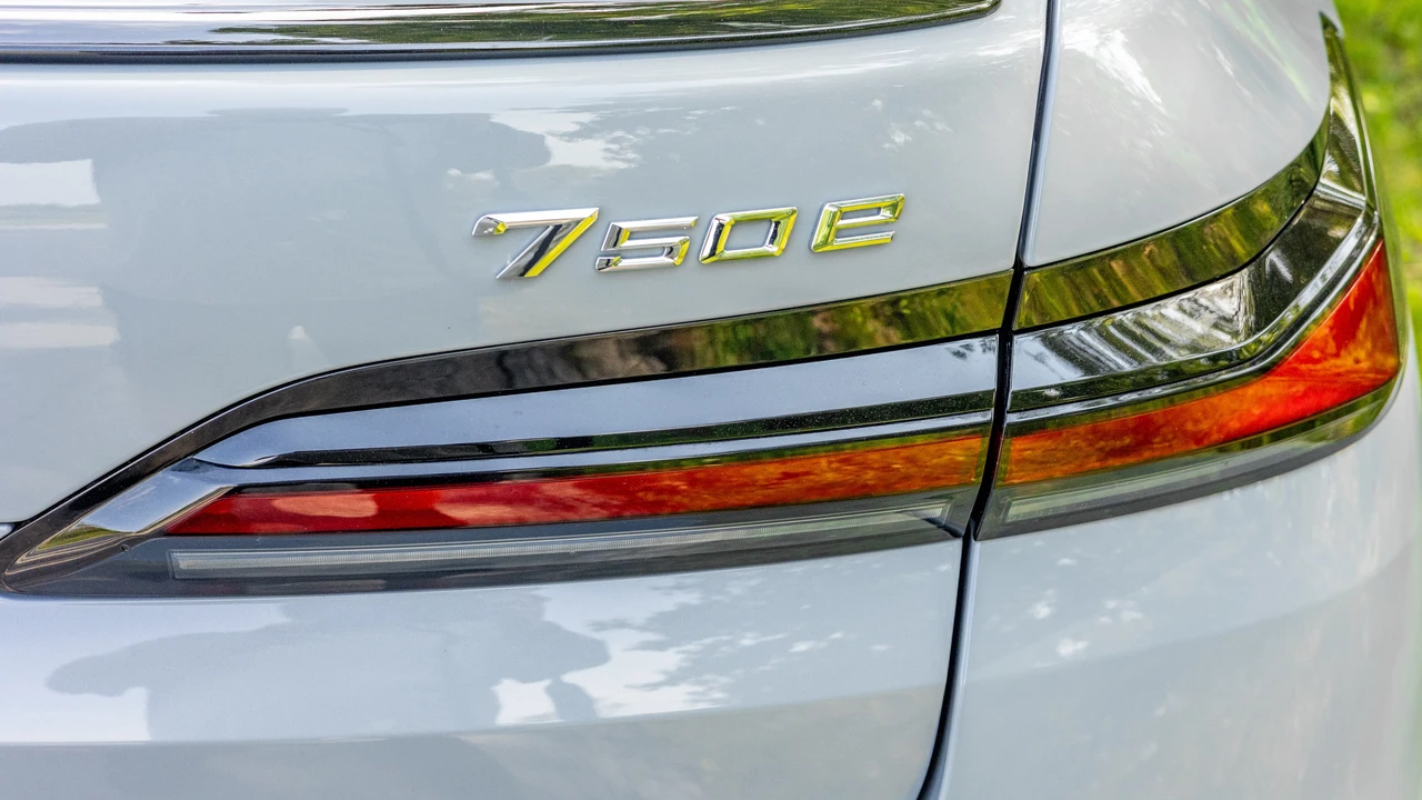 2024 BMW G70 7 Series - Image 14 of 31