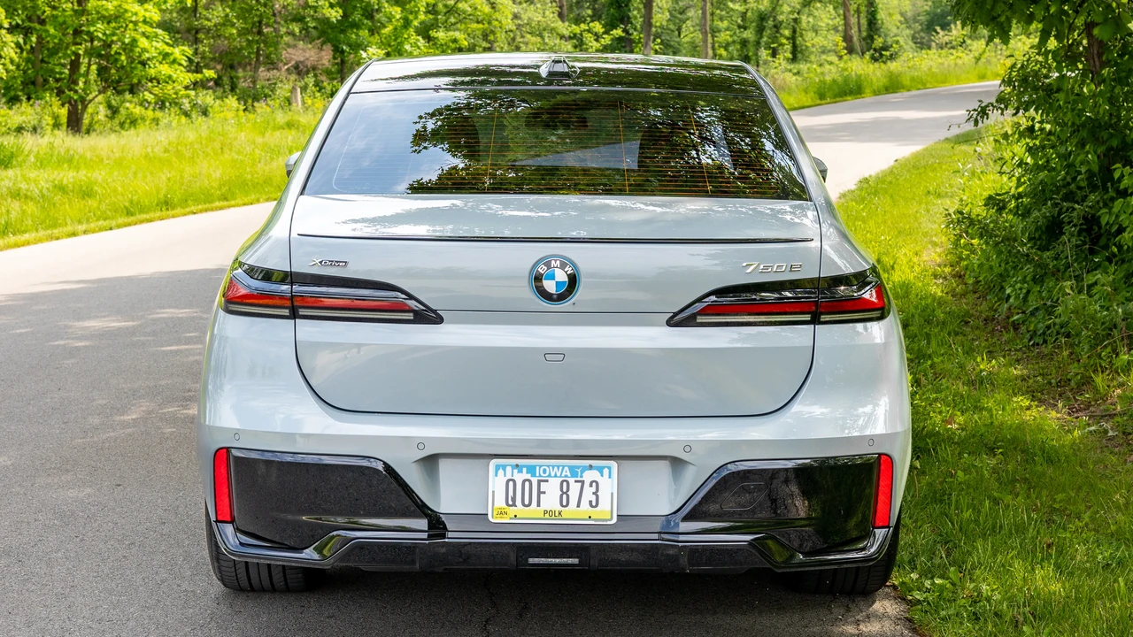 2024 BMW G70 7 Series - Image 6 of 31