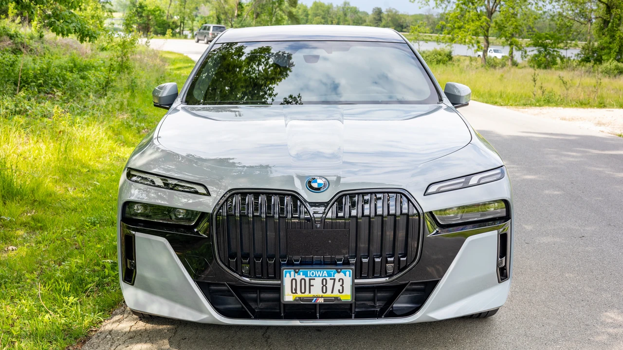 2024 BMW G70 7 Series - Image 9 of 31