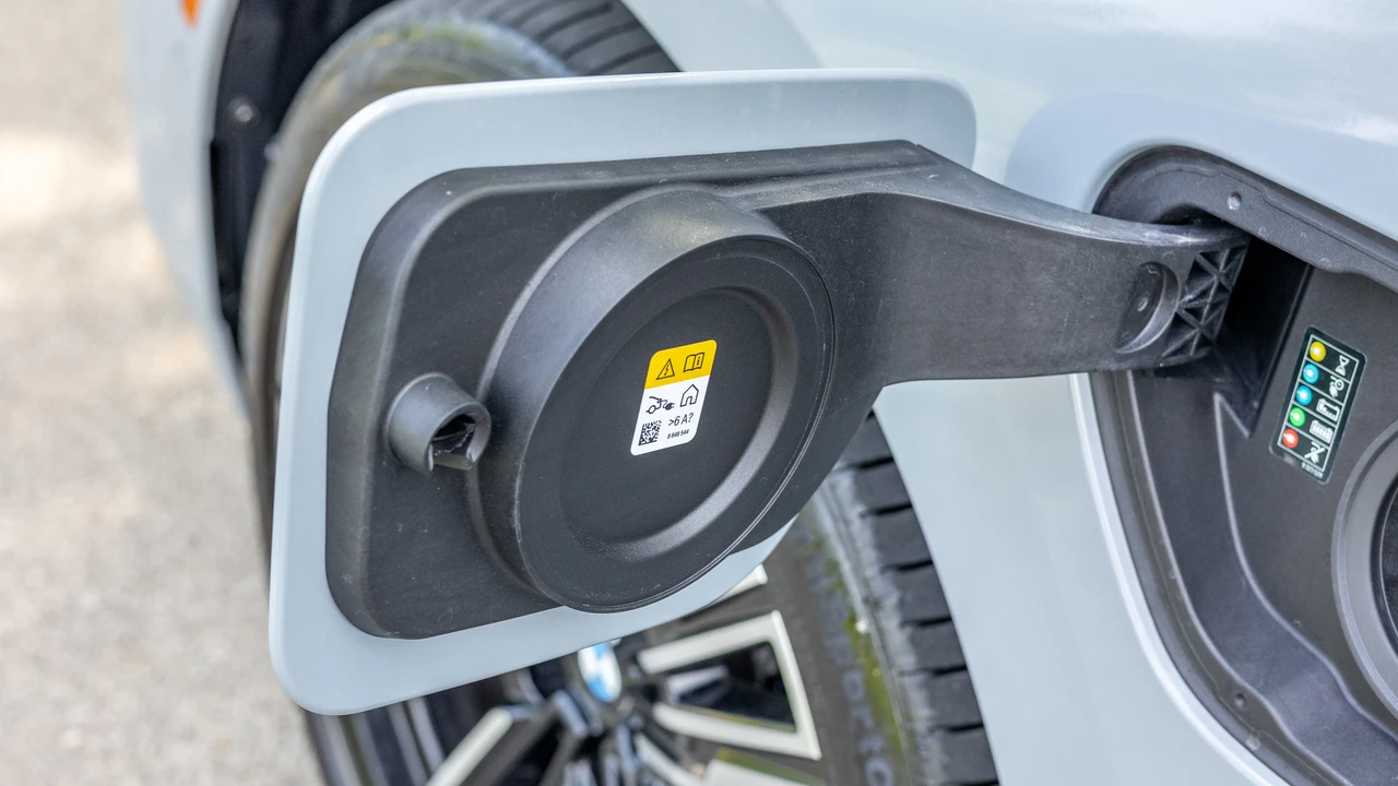 2024 BMW G70 7 Series - Image 25 of 31