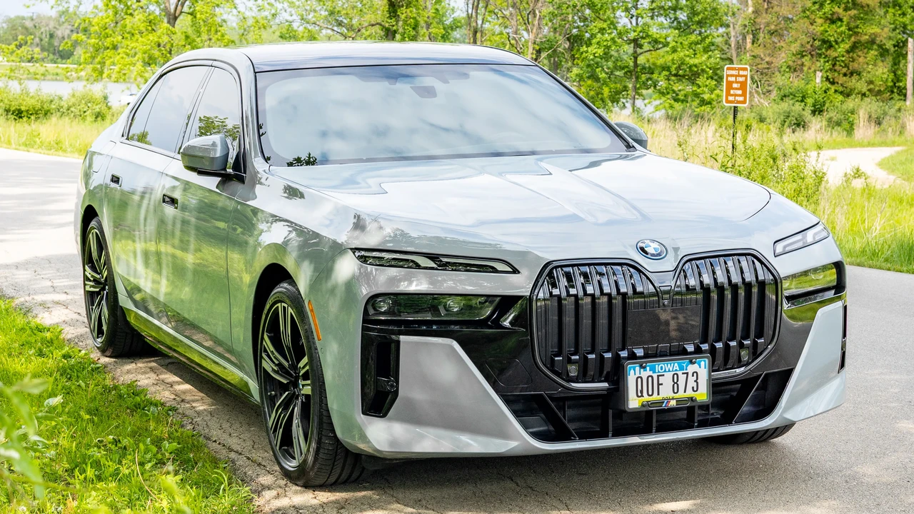 2024 BMW G70 7 Series - Image 3 of 31