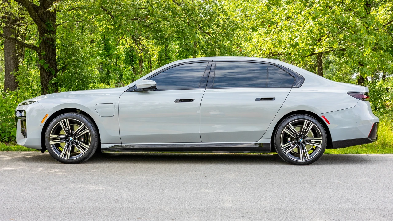 2024 BMW G70 7 Series - Image 8 of 31