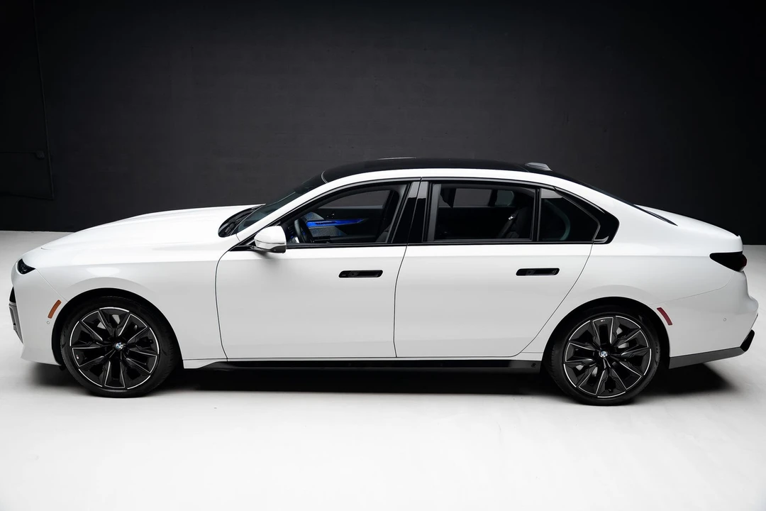 2024 BMW G70 7 Series - Image 17 of 21
