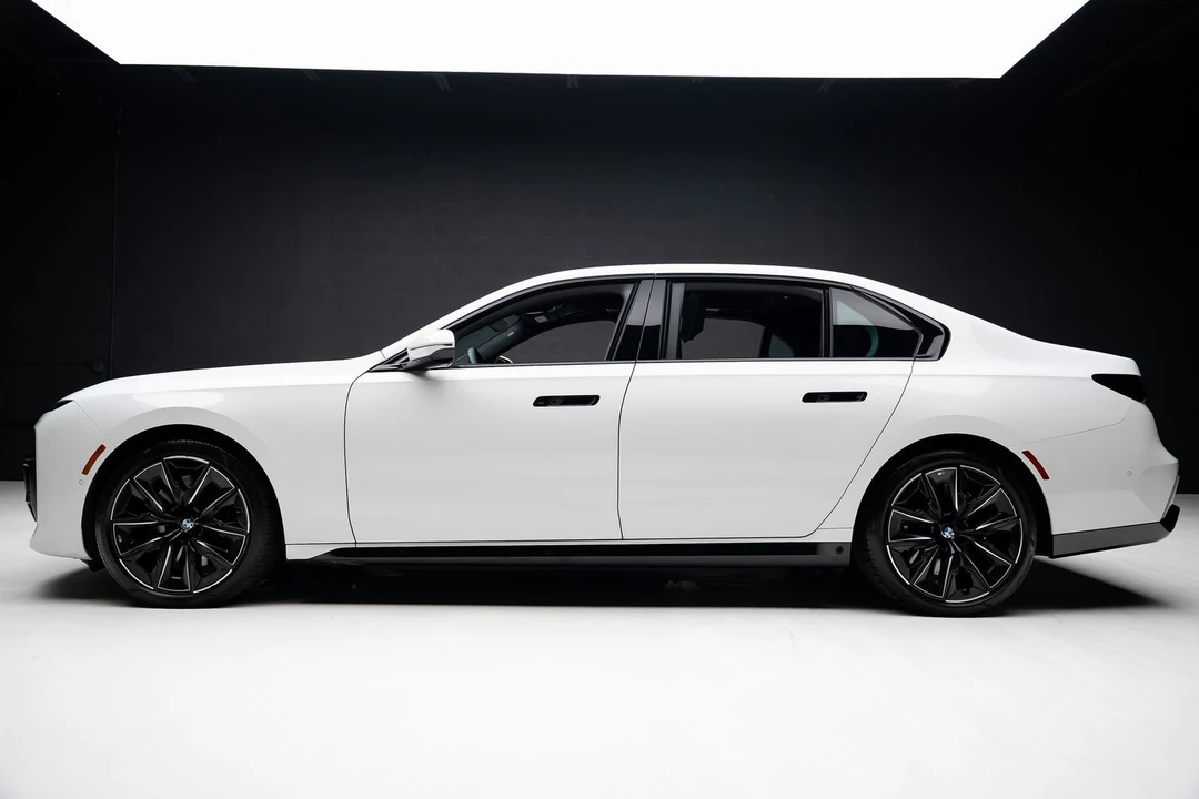 2024 BMW G70 7 Series - Image 18 of 21