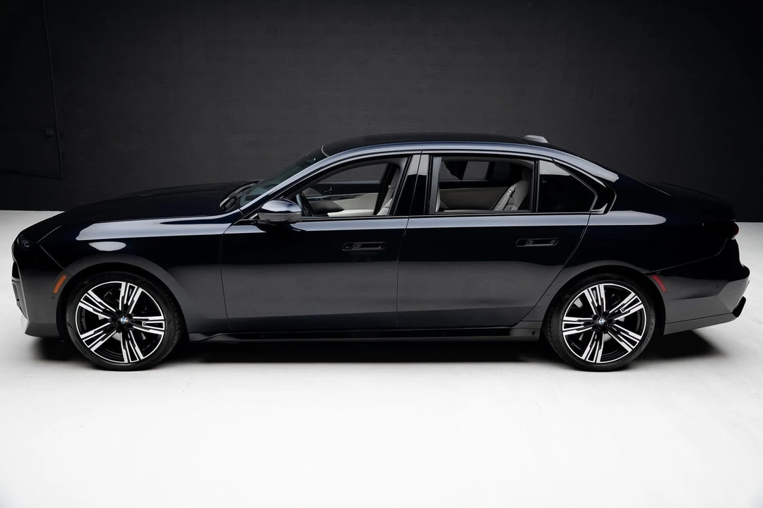 2024 BMW G70 7 Series - Image 16 of 21