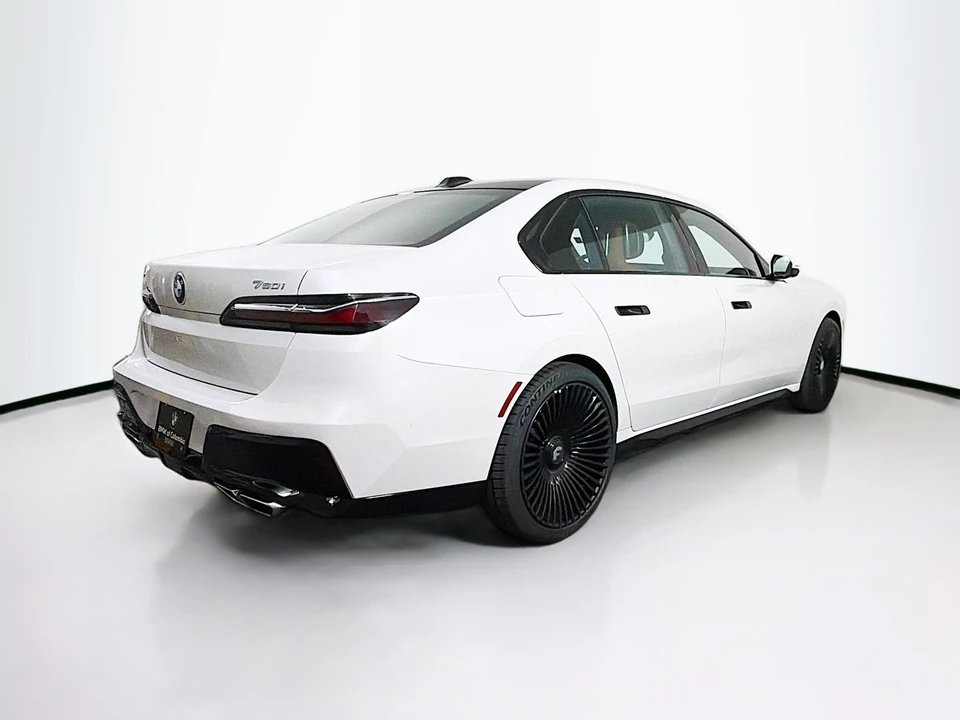 2024 BMW G70 7 Series - Image 8 of 12