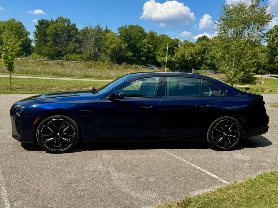 2024 BMW G70 7 Series - Image 8 of 12