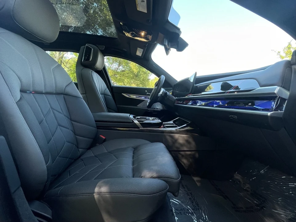 2024 BMW G70 7 Series - Image 12 of 12