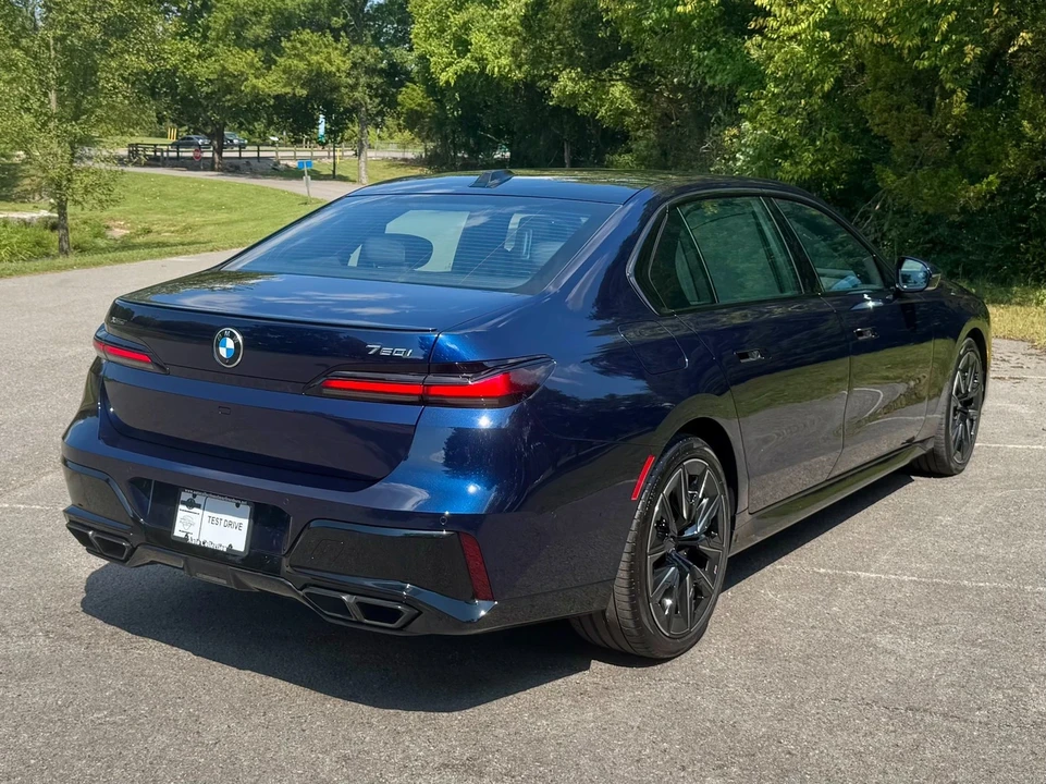 2024 BMW G70 7 Series - Image 3 of 12