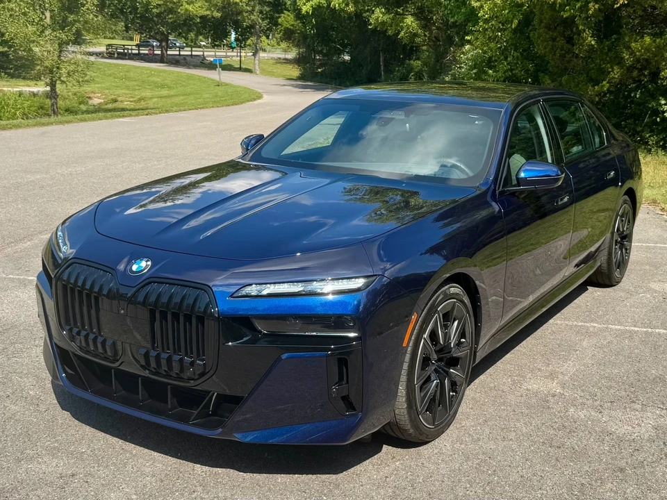 2024 BMW G70 7 Series - Image 2 of 12