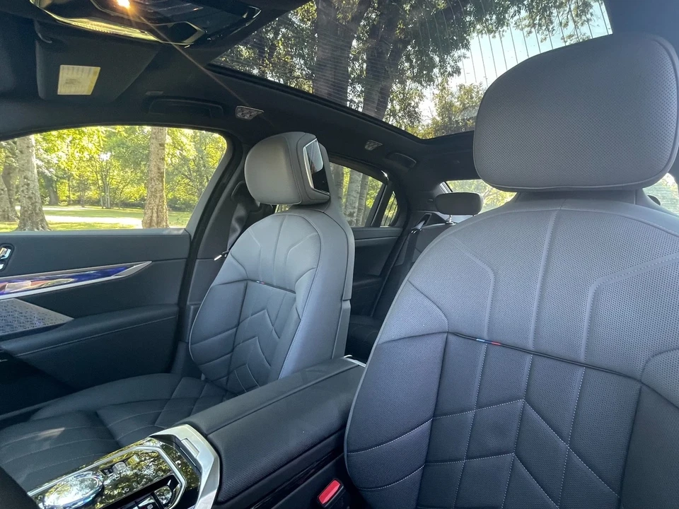 2024 BMW G70 7 Series - Image 11 of 12