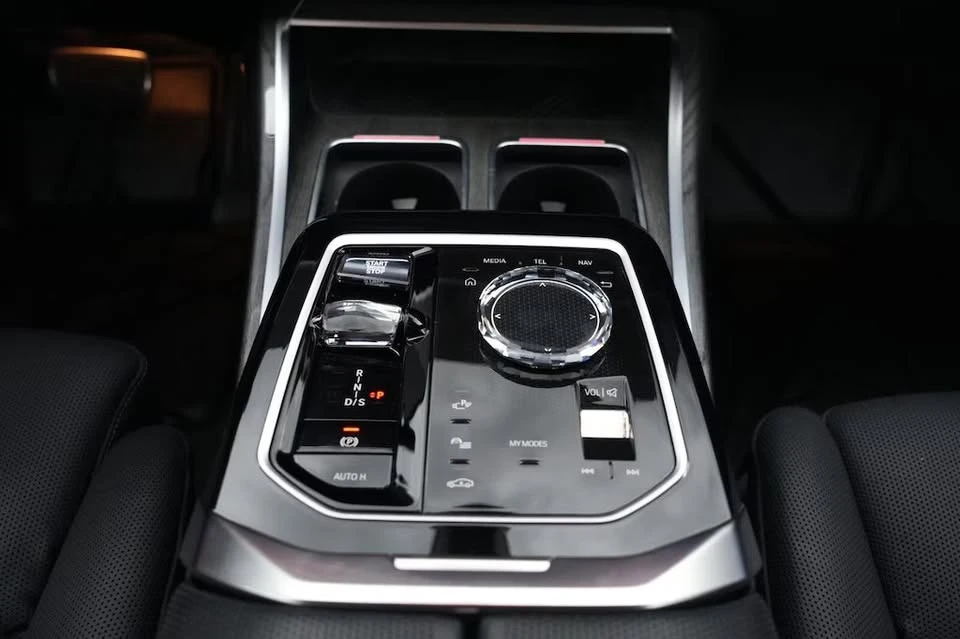 2024 BMW G70 7 Series - Image 15 of 20