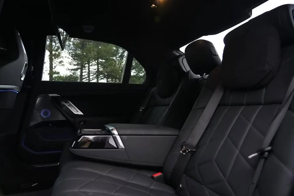 2024 BMW G70 7 Series - Image 18 of 20