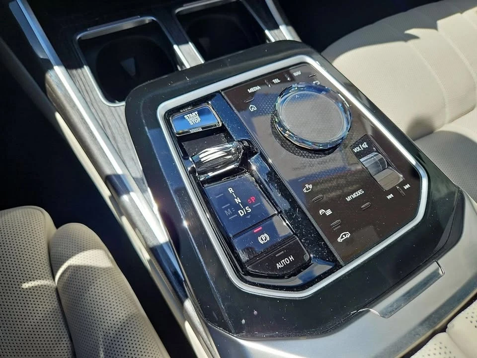 2024 BMW G70 7 Series - Image 12 of 20