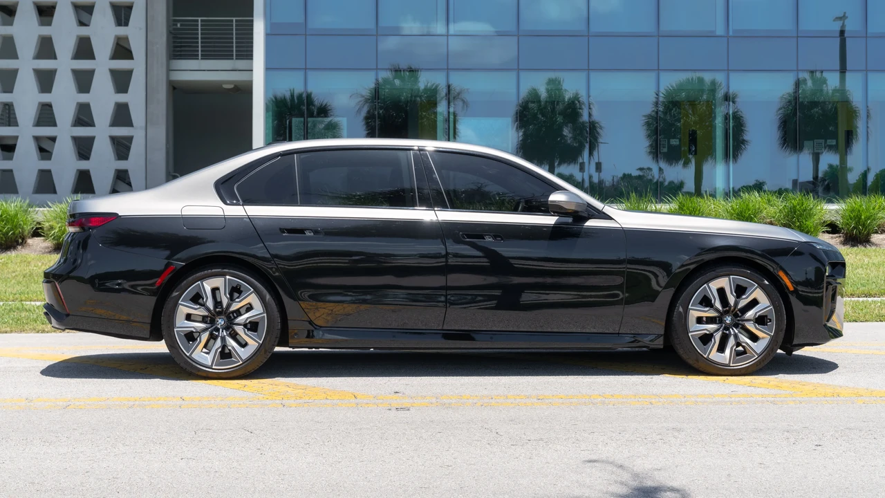 2024 BMW G70 7 Series - Image 4 of 31