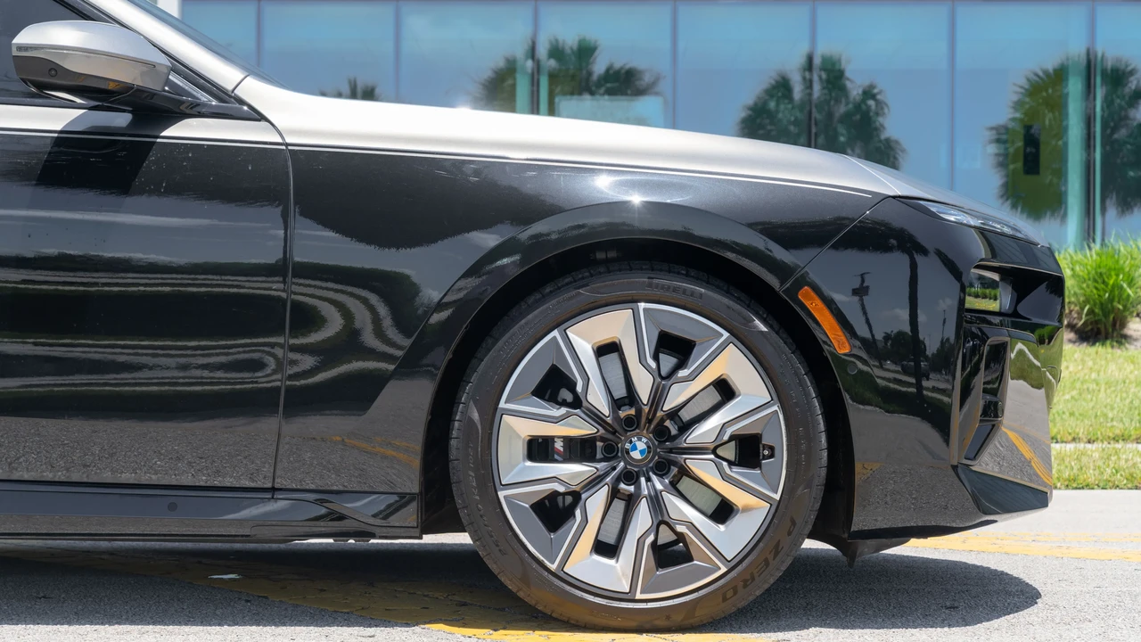 2024 BMW G70 7 Series - Image 15 of 31