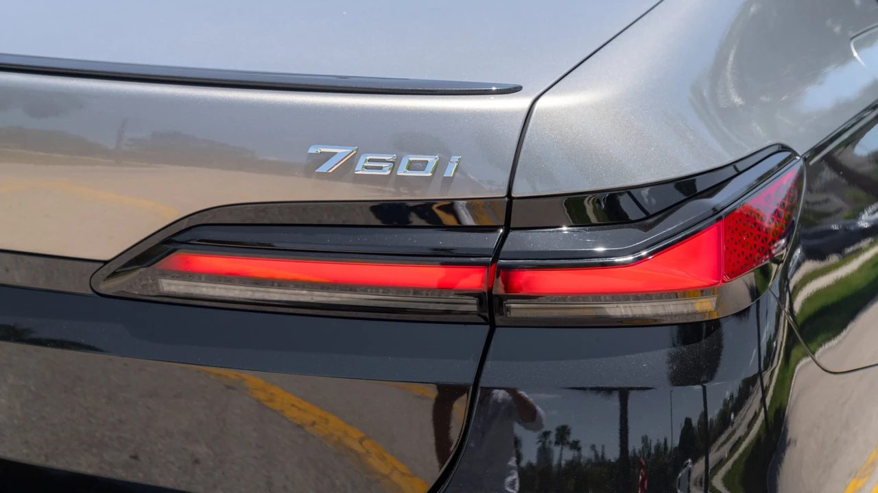 2024 BMW G70 7 Series - Image 11 of 31