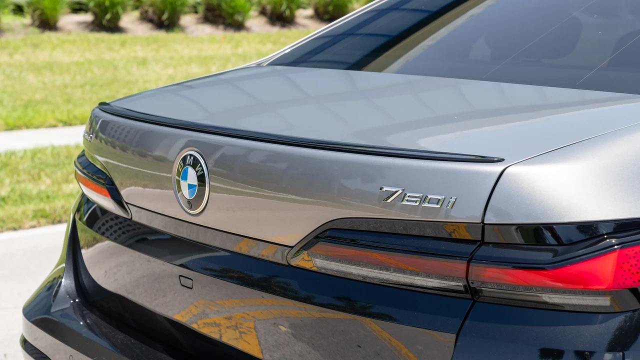 2024 BMW G70 7 Series - Image 31 of 31