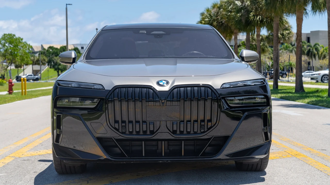 2024 BMW G70 7 Series - Image 2 of 31